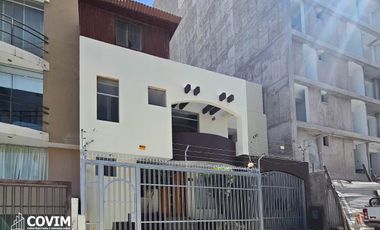 En Alquiler Casa en Cayma – Urb. Valle Escondido