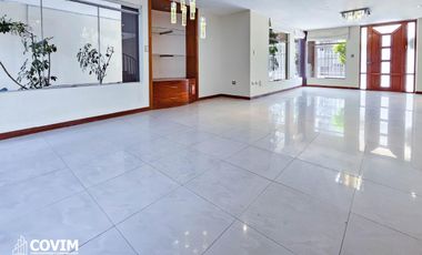En Alquiler Casa en Cayma – Urb. Valle Escondido