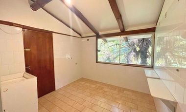 ¡Amplio terreno con construcción en La Reina!