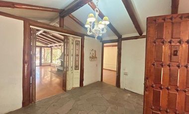 ¡Amplio terreno con construcción en La Reina!