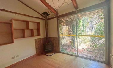 ¡Amplio terreno con construcción en La Reina!
