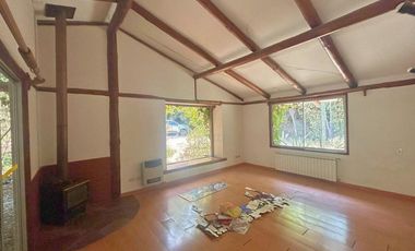 ¡Amplio terreno con construcción en La Reina!