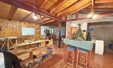 ¡Amplio terreno con construcción en La Reina!