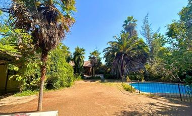 ¡Amplio terreno con construcción en La Reina!