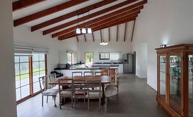 Se vende linda parcela con casa en San Fernando