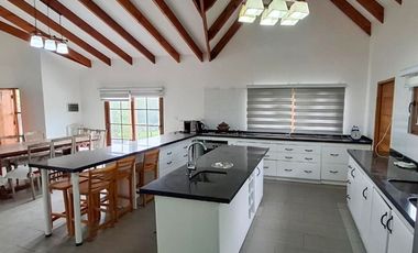 Se vende linda parcela con casa en San Fernando