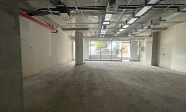 ARRIENDO Local Comercial de 178,48 m2, Metro Manuel Montt,