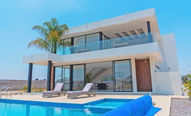 Casa nueva en venta en fraccionamiento cuatro vientos. Precio: $2,500,000 mxn