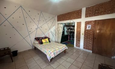 Casa en venta con alberca y jardín en Cocoyoc