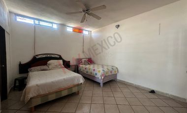 Casa en venta con alberca y jardín en Cocoyoc