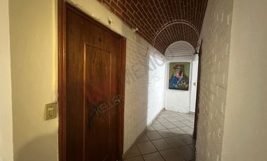 Casa en venta con alberca y jardín en Cocoyoc