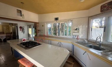 Casa en venta con alberca y jardín en Cocoyoc