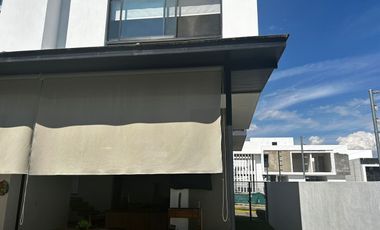 Casa en Venta en Valle Imperial - Jardines del Palacio Real 1921