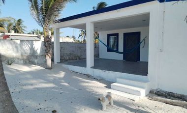 Venta de dos casas contiguas frente al mar en Telchac Puerto