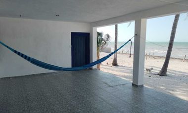 Venta de dos casas contiguas frente al mar en Telchac Puerto