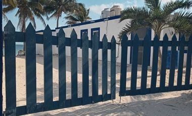 Venta de dos casas contiguas frente al mar en Telchac Puerto