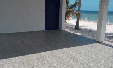 Venta de dos casas contiguas frente al mar en Telchac Puerto