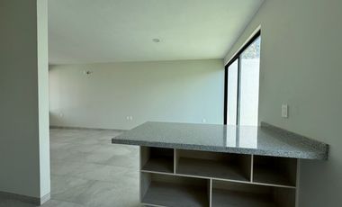 Hermosa Casa Nueva en Coto con Amenidades de Lujo.