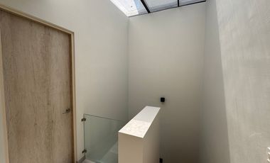 Hermosa Casa Nueva en Coto con Amenidades de Lujo.