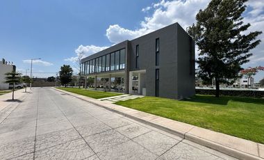 Hermosa Casa Nueva en Coto con Amenidades de Lujo.