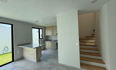 Hermosa Casa Nueva en Coto con Amenidades de Lujo.