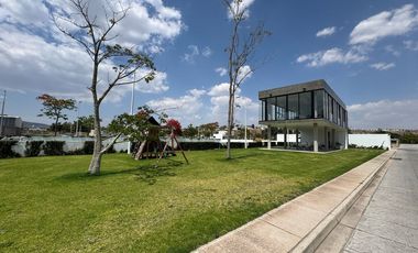 Hermosa Casa Nueva en Coto con Amenidades de Lujo.