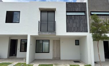 Hermosa Casa Nueva en Coto con Amenidades de Lujo.