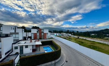 Casa en Renta en la Armenia, Valle de los Chillos