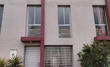 CASA EN VENTA EN CONJUNTO 
