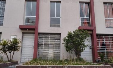 CASA EN VENTA EN CONJUNTO 