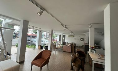 ALQUILER LOCAL COMERCIAL EN  URDESA CENTRAL, AMPLIO 829 M 2 (CMC)