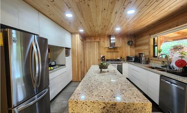 CASA EN RENTA EN AVNDARO