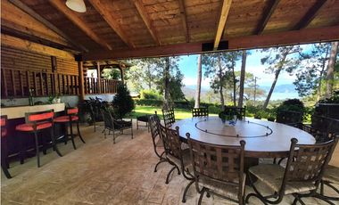 CASA EN RENTA EN AVNDARO