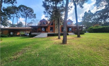 CASA EN RENTA EN AVNDARO