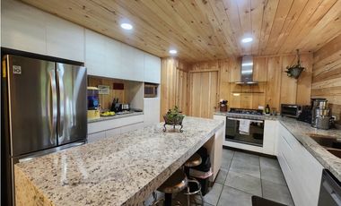 CASA EN RENTA EN AVNDARO