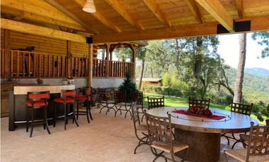 CASA EN RENTA EN AVNDARO
