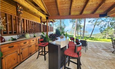 CASA EN RENTA EN AVNDARO