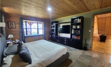 CASA EN RENTA EN AVNDARO