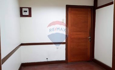 COMODA OFICINA A UNA CUADRA DE LA MONEDA