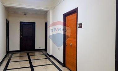 COMODA OFICINA A UNA CUADRA DE LA MONEDA