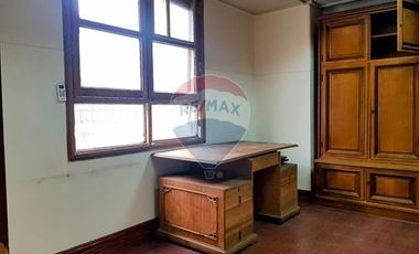 COMODA OFICINA A UNA CUADRA DE LA MONEDA