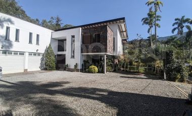 ARRIENDO de CASA RESIDENCIAL en ENVIGADO