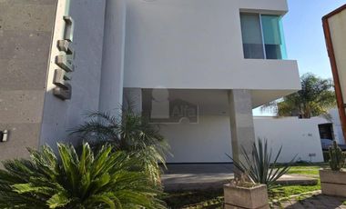 Bonita casa en Venta en Canteras de San Agustín