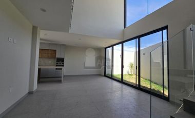 Hermosa nueva en Ceiba Residencial