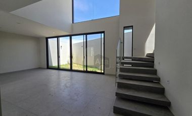 Hermosa nueva en Ceiba Residencial