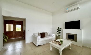 Casa Amoblada en alquiler  barrio Cerrado San Matias con tres habitaciones