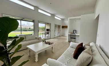 Casa Amoblada en alquiler  barrio Cerrado San Matias con tres habitaciones