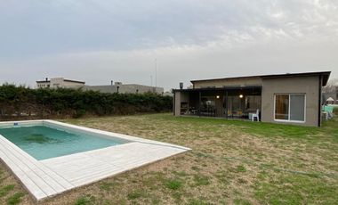 Casa Amoblada en alquiler  barrio Cerrado San Matias con tres habitaciones