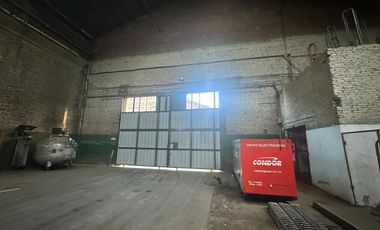 Deposito en alquiler - 6200 m2 - 3100 m2 cubiertos -Próximos a Autopista Bs As - La Plata.