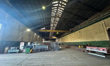 Deposito en alquiler - 6200 m2 - 3100 m2 cubiertos -Próximos a Autopista Bs As - La Plata.